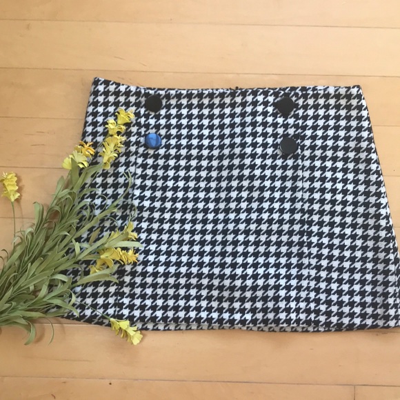 Express Dresses & Skirts - 🆕Express Wool Blend Houndstooth Mini Skirt